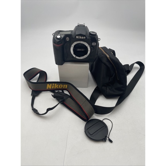 Nikon D70S 6MP Digital SLR Camera Body Only+Battery+Strap+Case TESTED